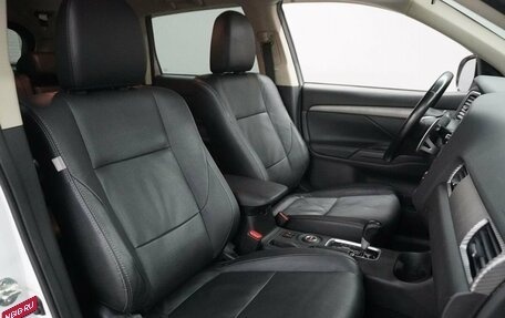 Mitsubishi Outlander III рестайлинг 3, 2014 год, 1 320 000 рублей, 12 фотография