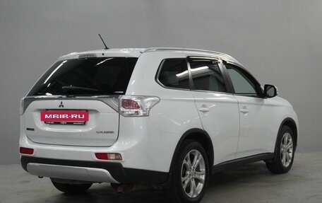 Mitsubishi Outlander III рестайлинг 3, 2014 год, 1 320 000 рублей, 5 фотография