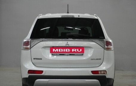Mitsubishi Outlander III рестайлинг 3, 2014 год, 1 320 000 рублей, 6 фотография