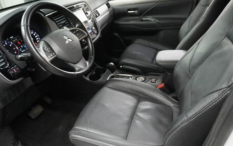 Mitsubishi Outlander III рестайлинг 3, 2014 год, 1 320 000 рублей, 17 фотография