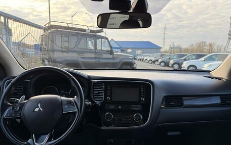 Mitsubishi Outlander III рестайлинг 3, 2017 год, 2 108 000 рублей, 13 фотография