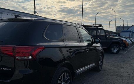 Mitsubishi Outlander III рестайлинг 3, 2017 год, 2 108 000 рублей, 10 фотография