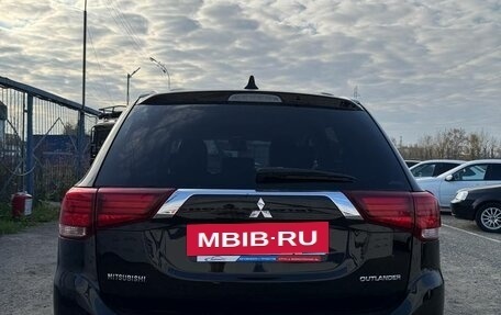 Mitsubishi Outlander III рестайлинг 3, 2017 год, 2 108 000 рублей, 9 фотография