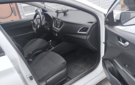Hyundai Solaris II рестайлинг, 2018 год, 900 000 рублей, 6 фотография