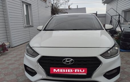 Hyundai Solaris II рестайлинг, 2018 год, 900 000 рублей, 2 фотография