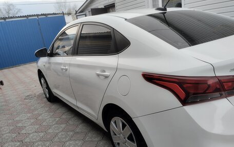 Hyundai Solaris II рестайлинг, 2018 год, 900 000 рублей, 9 фотография