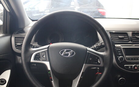 Hyundai Solaris II рестайлинг, 2015 год, 993 000 рублей, 9 фотография