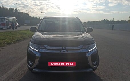 Mitsubishi Outlander III рестайлинг 3, 2017 год, 2 150 000 рублей, 3 фотография