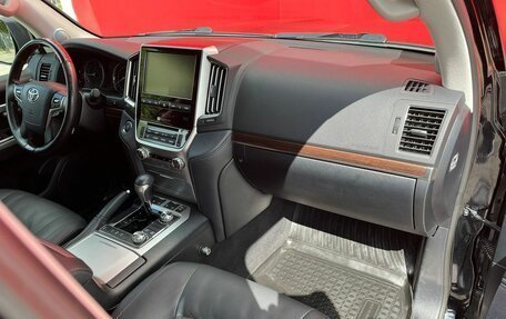 Toyota Land Cruiser 200, 2019 год, 17 фотография