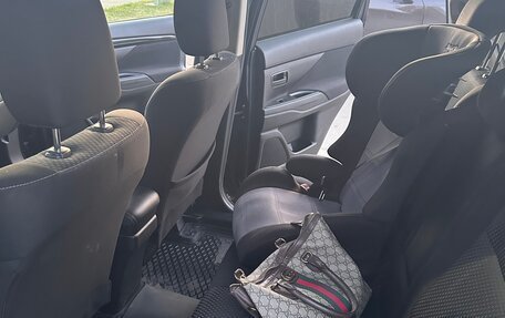 Mitsubishi Outlander III рестайлинг 3, 2019 год, 1 700 000 рублей, 12 фотография