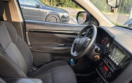 Mitsubishi Outlander III рестайлинг 3, 2019 год, 1 700 000 рублей, 14 фотография