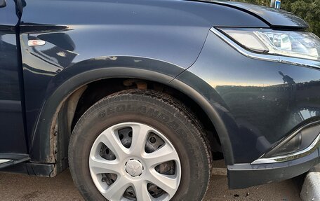 Mitsubishi Outlander III рестайлинг 3, 2019 год, 1 700 000 рублей, 8 фотография