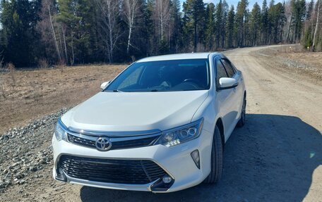 Toyota Camry, 2017 год, 2 800 000 рублей, 8 фотография