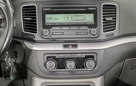 Volkswagen Sharan II, 2010 год, 1 300 000 рублей, 16 фотография