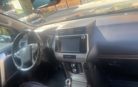 Toyota Land Cruiser Prado 150 рестайлинг 2, 2017 год, 3 450 000 рублей, 5 фотография