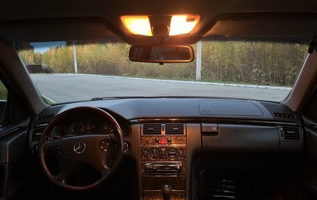 Mercedes-Benz E-Класс, 2001 год, 280 000 рублей, 5 фотография