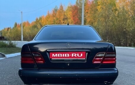Mercedes-Benz E-Класс, 2001 год, 280 000 рублей, 2 фотография