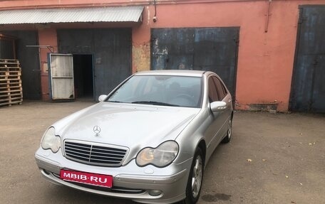 Mercedes-Benz C-Класс, 2001 год, 1 100 000 рублей, 1 фотография