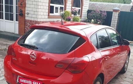 Opel Astra J, 2010 год, 700 000 рублей, 3 фотография