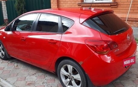 Opel Astra J, 2010 год, 700 000 рублей, 2 фотография