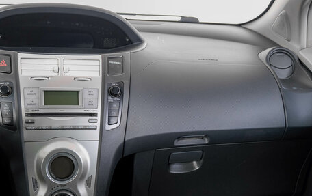 Toyota Yaris III рестайлинг, 2008 год, 679 000 рублей, 15 фотография