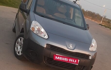 Peugeot Partner II рестайлинг 2, 2012 год, 800 000 рублей, 1 фотография