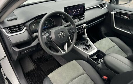 Toyota RAV4, 2025 год, 3 890 000 рублей, 9 фотография