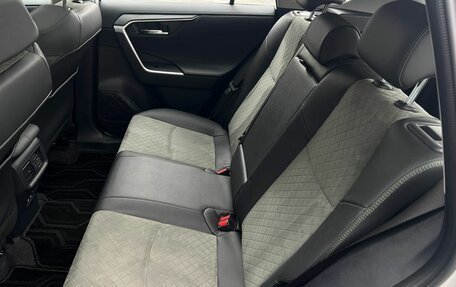 Toyota RAV4, 2025 год, 3 890 000 рублей, 10 фотография
