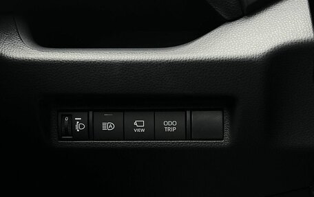 Toyota RAV4, 2025 год, 3 890 000 рублей, 16 фотография