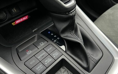 Toyota RAV4, 2025 год, 3 890 000 рублей, 27 фотография