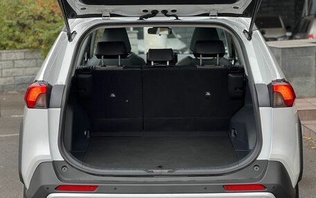 Toyota RAV4, 2025 год, 3 890 000 рублей, 37 фотография