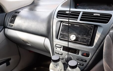 Toyota Opa I рестайлинг, 2002 год, 680 000 рублей, 10 фотография