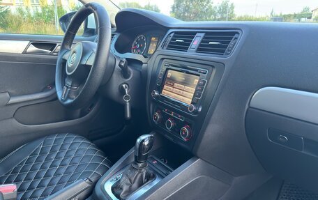 Volkswagen Jetta VI, 2012 год, 900 000 рублей, 3 фотография