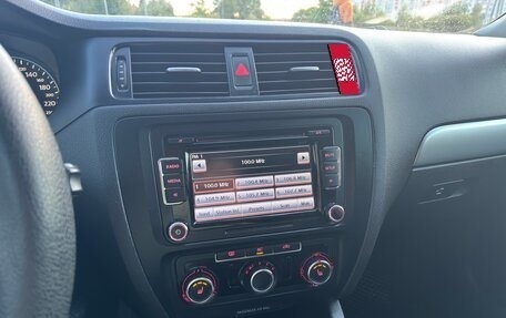 Volkswagen Jetta VI, 2012 год, 900 000 рублей, 5 фотография