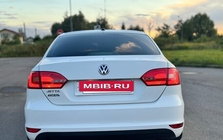 Volkswagen Jetta VI, 2012 год, 900 000 рублей, 12 фотография