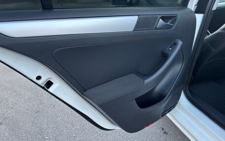 Volkswagen Jetta VI, 2012 год, 900 000 рублей, 21 фотография
