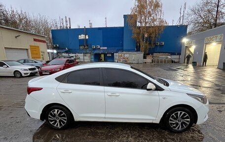 Hyundai Solaris II рестайлинг, 2018 год, 900 000 рублей, 4 фотография