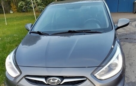 Hyundai Solaris II рестайлинг, 2013 год, 1 090 000 рублей, 2 фотография