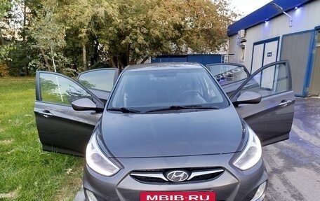 Hyundai Solaris II рестайлинг, 2013 год, 1 090 000 рублей, 14 фотография
