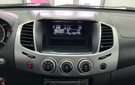 Mitsubishi L200 IV рестайлинг, 2015 год, 1 590 000 рублей, 12 фотография