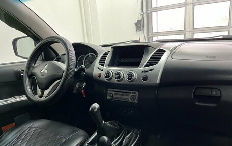 Mitsubishi L200 IV рестайлинг, 2015 год, 1 590 000 рублей, 15 фотография