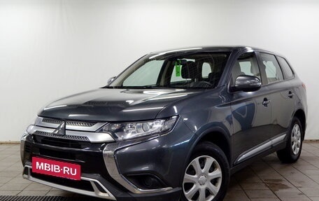 Mitsubishi Outlander III рестайлинг 3, 2019 год, 1 825 000 рублей, 2 фотография