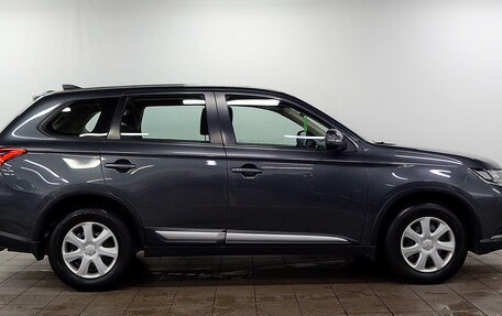 Mitsubishi Outlander III рестайлинг 3, 2019 год, 1 825 000 рублей, 3 фотография