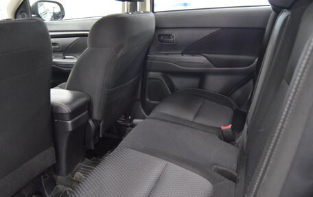 Mitsubishi Outlander III рестайлинг 3, 2019 год, 1 825 000 рублей, 9 фотография