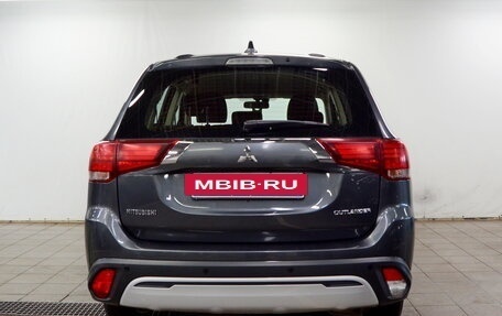 Mitsubishi Outlander III рестайлинг 3, 2019 год, 1 825 000 рублей, 7 фотография