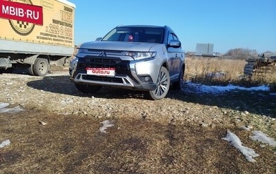Mitsubishi Outlander III рестайлинг 3, 2019 год, 2 300 000 рублей, 1 фотография