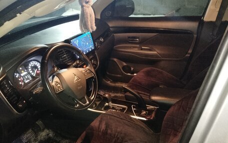 Mitsubishi Outlander III рестайлинг 3, 2019 год, 2 300 000 рублей, 22 фотография