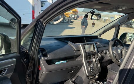 Toyota Voxy II, 2011 год, 600 000 рублей, 5 фотография