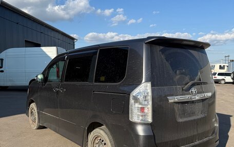Toyota Voxy II, 2011 год, 600 000 рублей, 4 фотография
