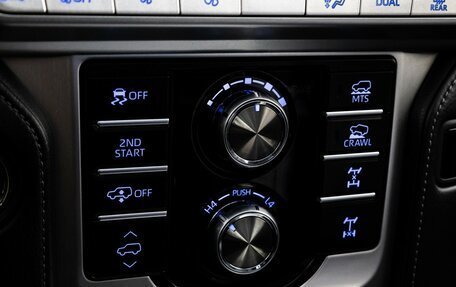 Toyota Land Cruiser Prado 150 рестайлинг 2, 2020 год, 6 699 000 рублей, 21 фотография